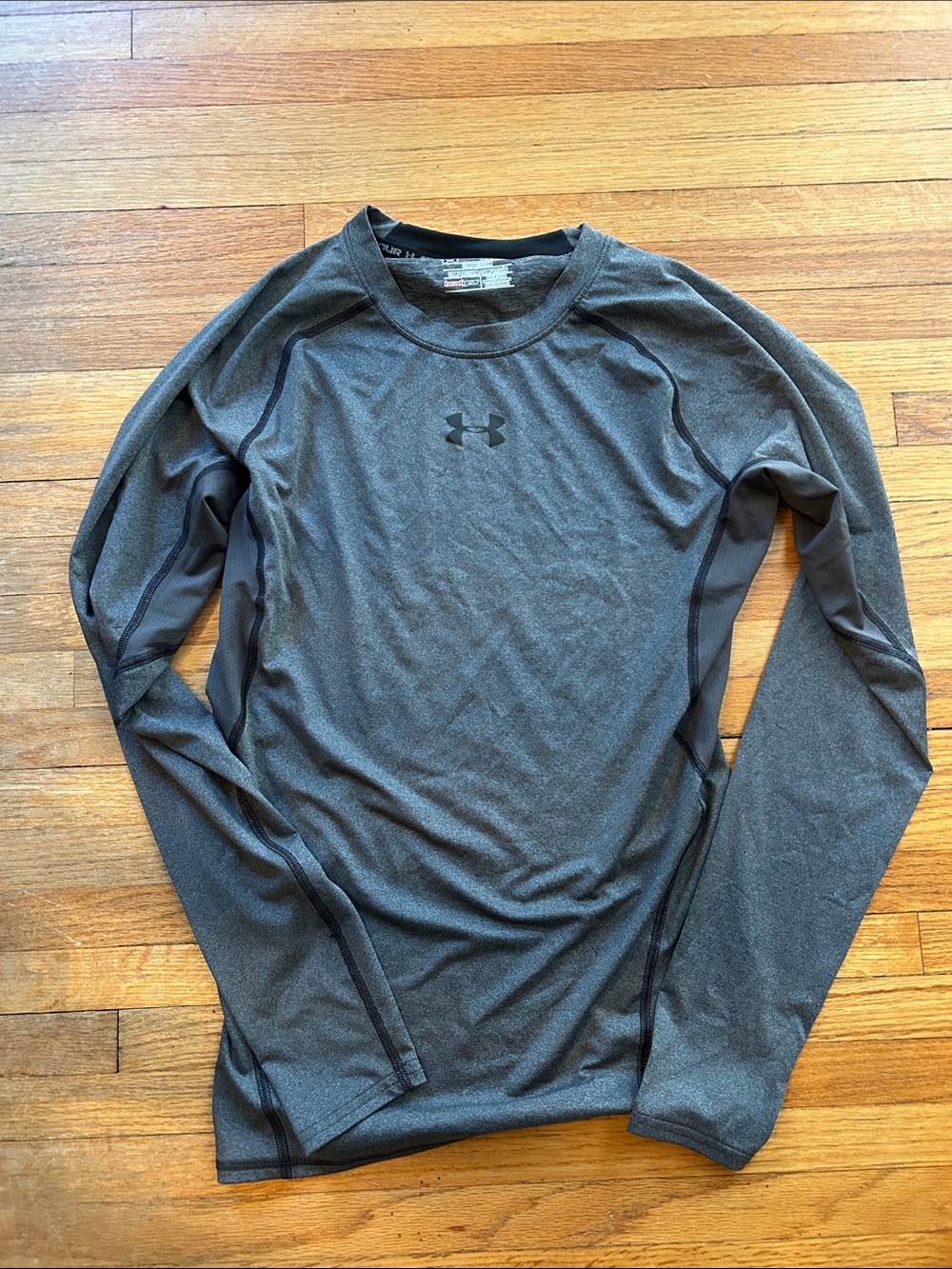 Under Armour Men’s Long Sleeve Performance Top - Charcoal Gray. Size medium
